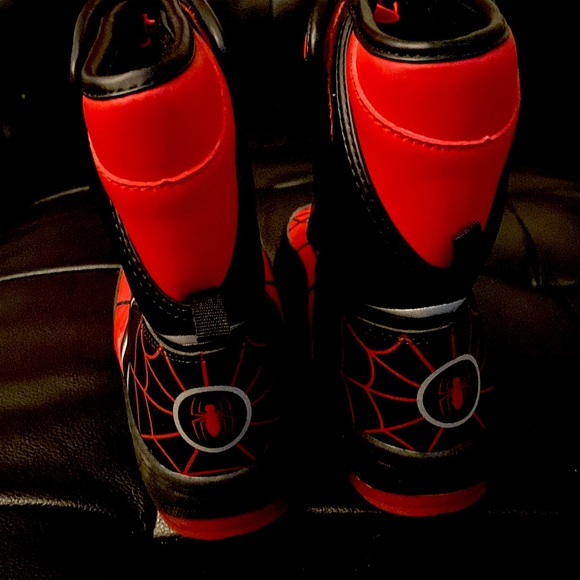 Spider-Man Boots - Picture 3 of 4